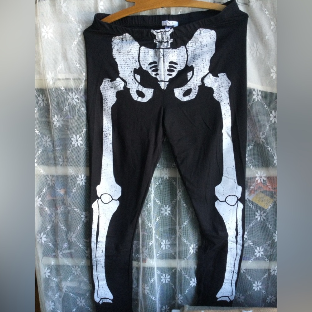 Ardene Black and White Lower Skeleton Leggings
